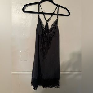 1X black nightgown.